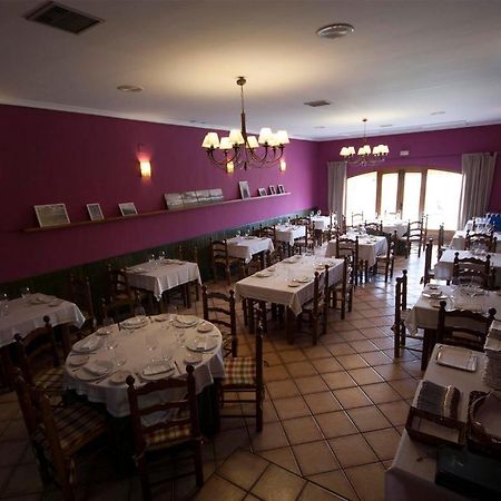 La Hosteria De Оропеса Экстерьер фото