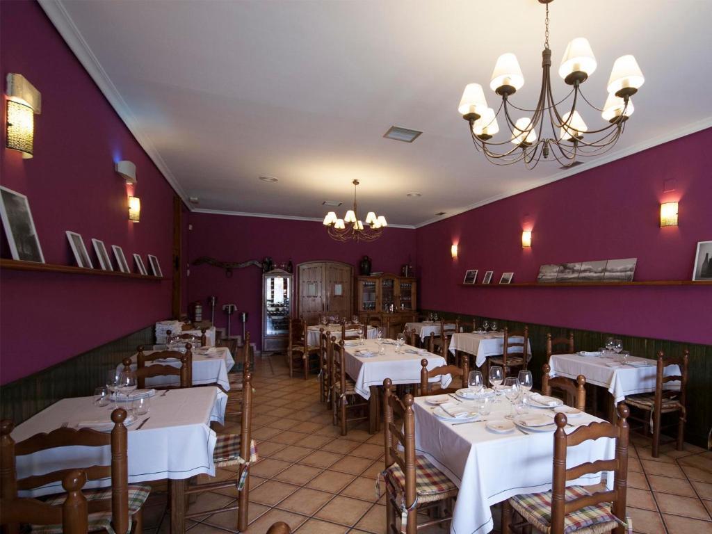 La Hosteria De Оропеса Экстерьер фото